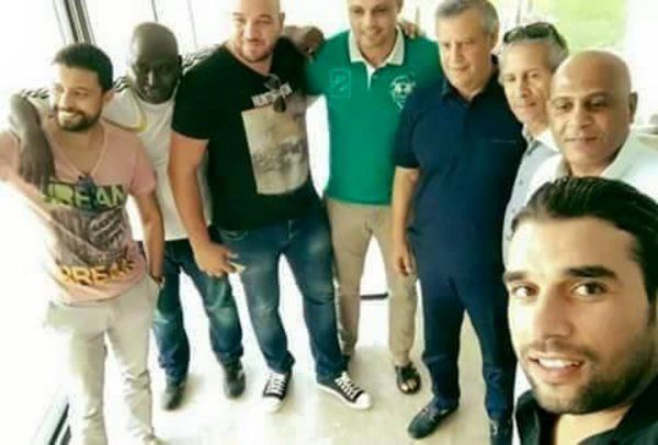 لاعبون قدامى مع المدب ببيته