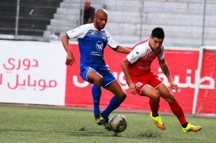 لقطة من مباراة سابقة بين الفريقين
