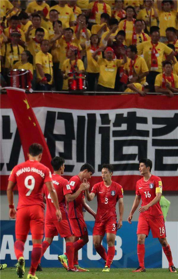 لاعبو كوريا الجنوبية