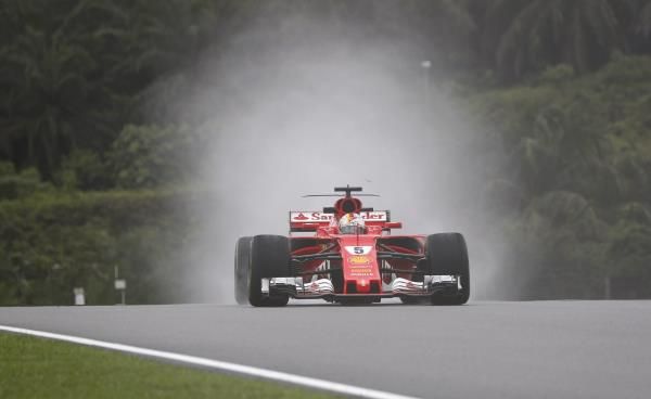 فيتل في صدارة الجولة التجريبة الثانية