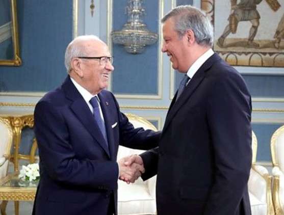 من استقبال السبسي للمدب