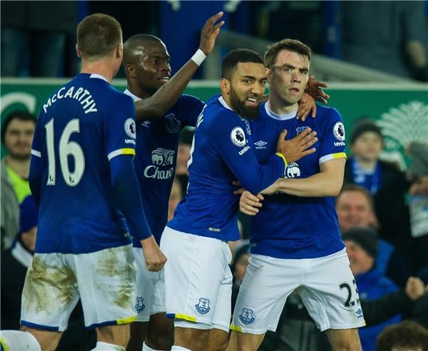 أديمولا لوكمان مع ايفرتون 