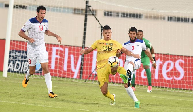 جانب من مباراة الشارقة والوصل