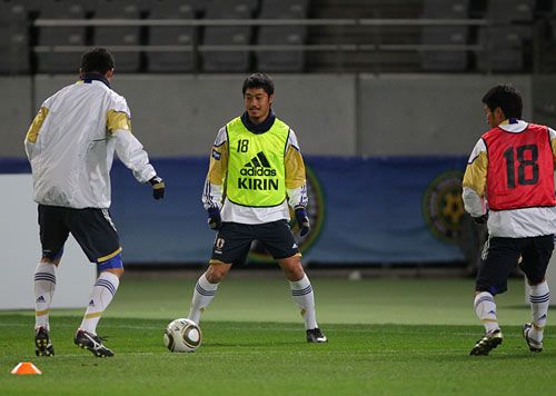 لاعب الوسط ميتسو أوغاساوارا في تدريبات المنتخب الياباني الأخيرة