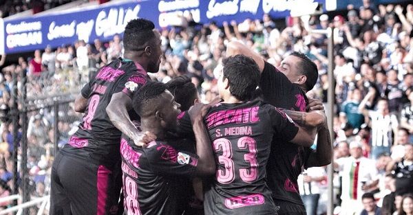 لاعبو مونتيري في اللقاء