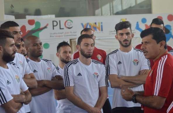 المسفر يتحدث للاعبين