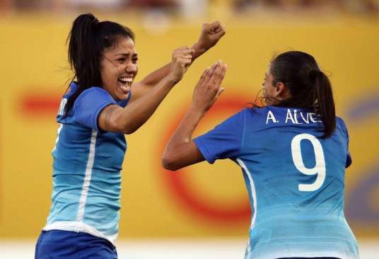  مورين (يسار)