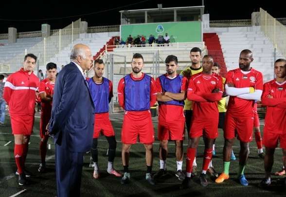 الرجوب يزور معسكر المنتخب الفلسطيني