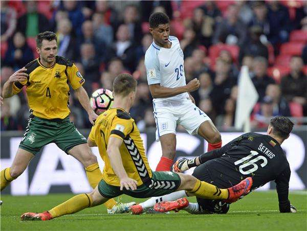 إنجلترا وليتوانيا