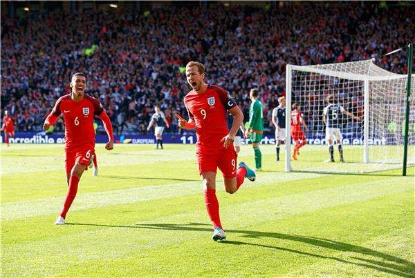 سمولينج وكين مع منتخب إنجلترا