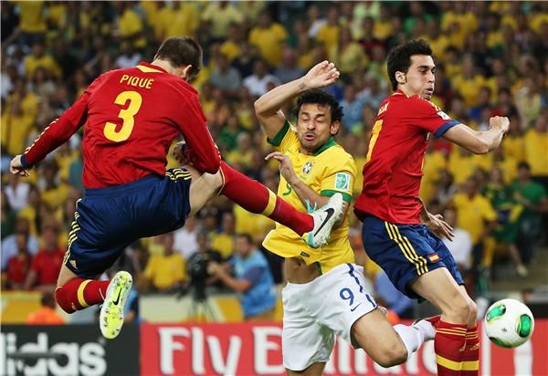 ألفارو أربيلوا وجيرارد بيكيه