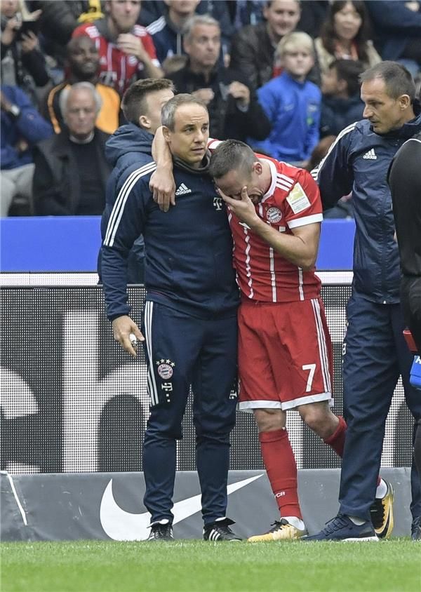 ريبيري يخرج مصابا