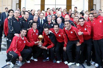 فرحة القيادة المصرية بمنتخب بلدها