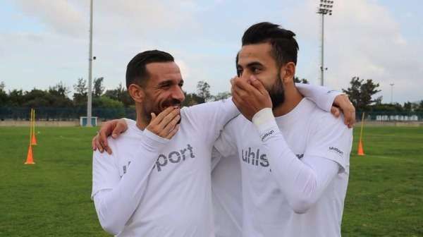 لاعبو منتخب تونس في التدريبات أمس