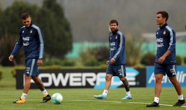 ميسي وديبالا مع الأرجنتين