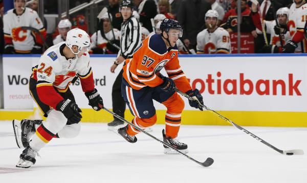 2017-10-05t050441z_2100718296_nocid_rtrmadp_3_nhl-calgary-flames-at-edmonton-oilers_reuters