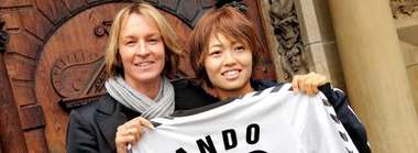 كوزو أندو عندما إنتقلت إلى الفريق الالماني