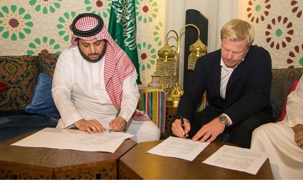 أوليفر كان أثناء توقيع العقد