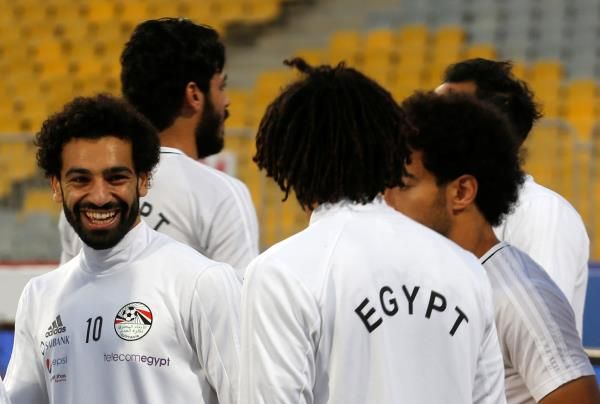 حوار باسم بين صلاح والنني في التدريبات