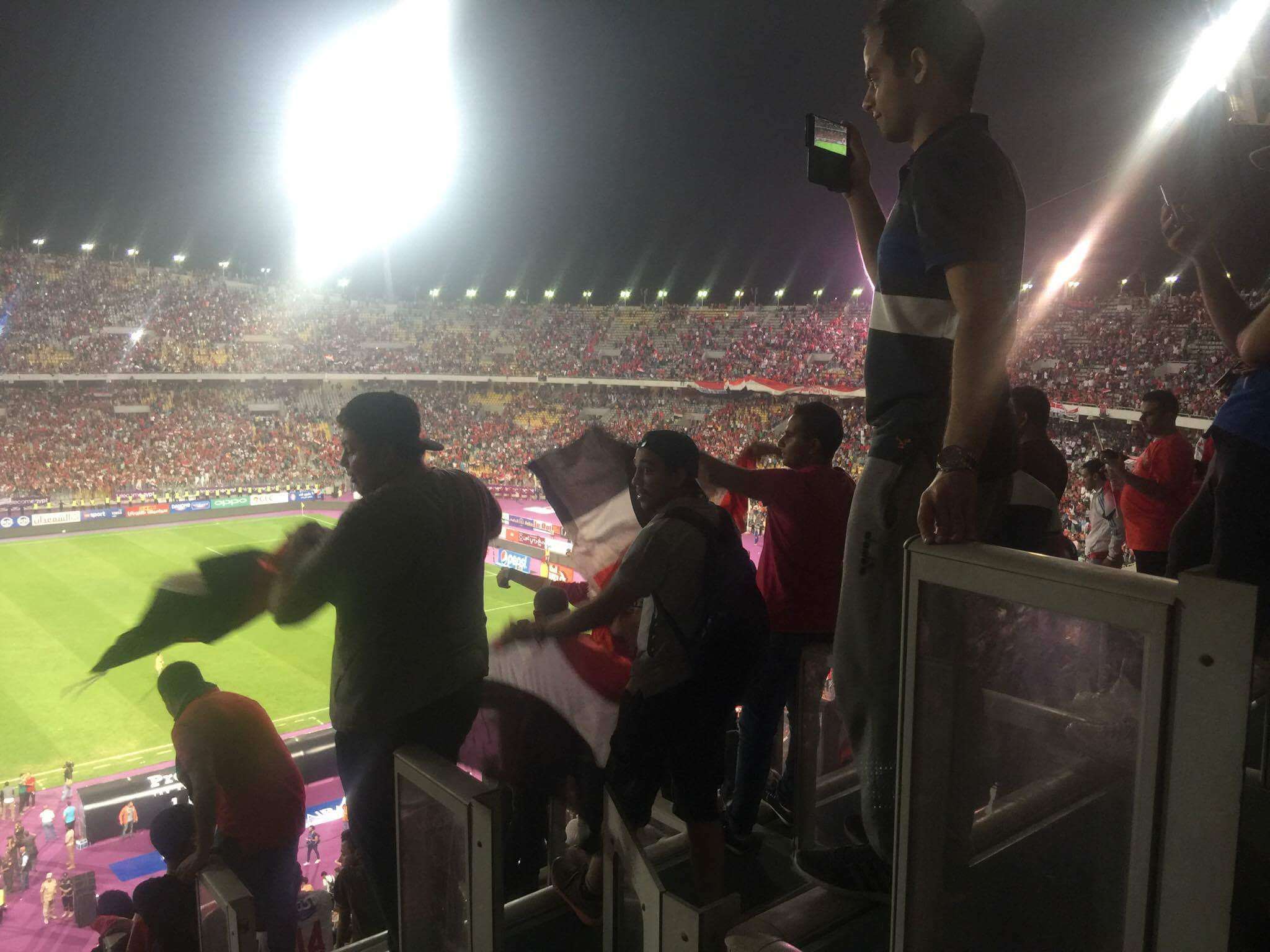 الجماهير المصرية في ملعب برج العرب
