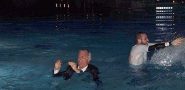 كوبر في حمام السباحة