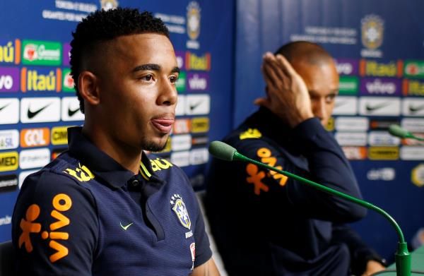 جان من المؤتمر الصحفي