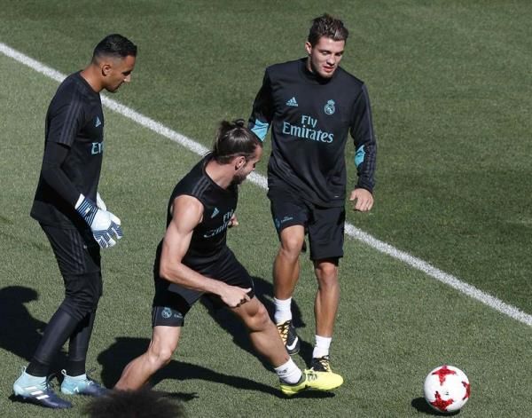 نافاس مع لاعبي ريال مدريد