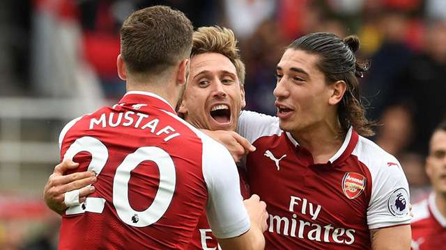 من النجوم الراحلين عن الارسنال