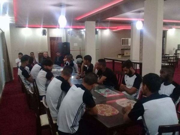 لاعبو الأنوار