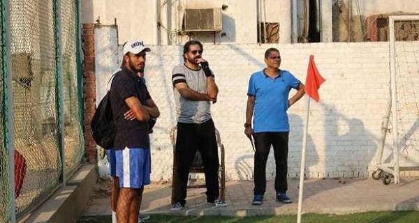 جانب من حضور مدحت عبد الهادي للمباراة