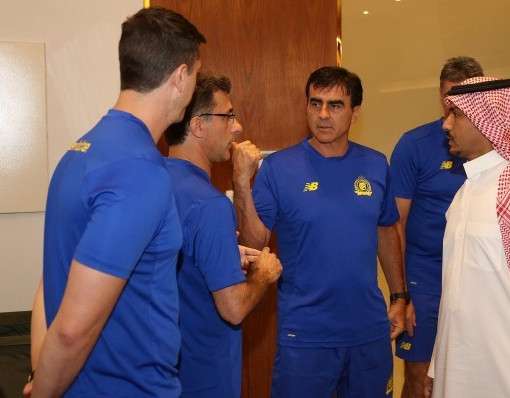 كونتيروس يجتمع بلاعبي النصر