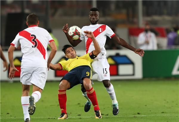 فالكاو أمام بيرو