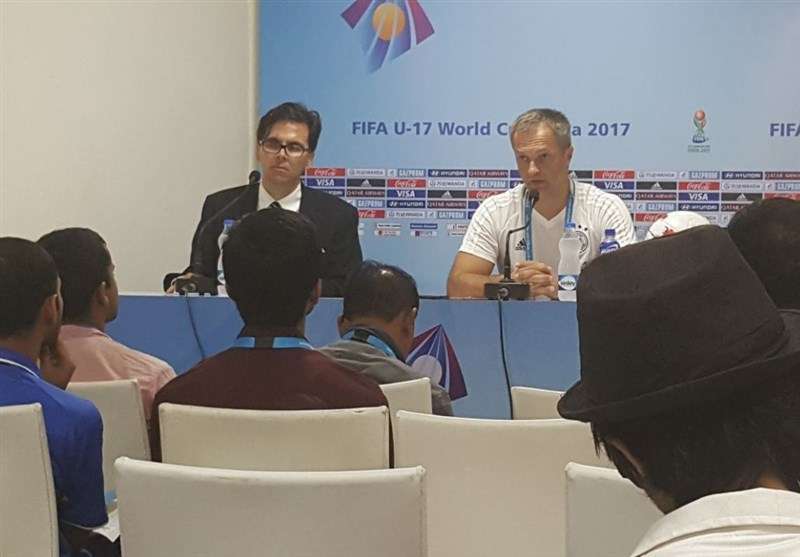 كريستيان ووك خلال المؤتمر الصحفي