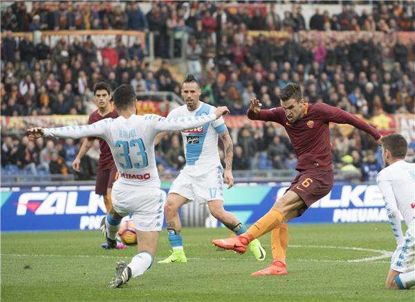 جانب من مباراة سابقة بين نابولي وروما