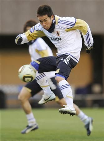 الظهير الأيسر يوتو ناغاتومو في تدريب اليوم