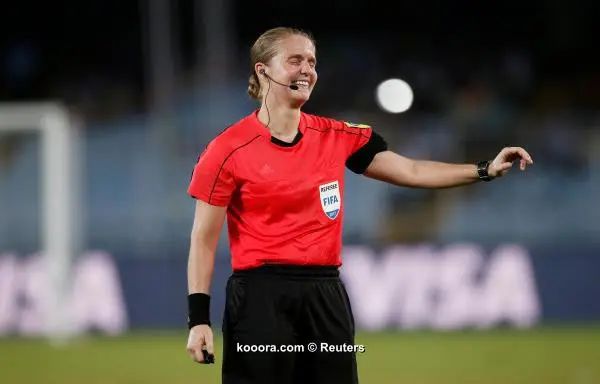 ?i=reuters%2f2017-10-14%2f2017-10-14t142600z_176349410_rc1ee7eeada0_rtrmadp_3_soccer-world-female-referee_reuters