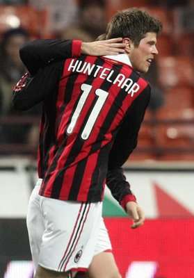 هونتلار يحتفل بهدفه أمام أودينيزي