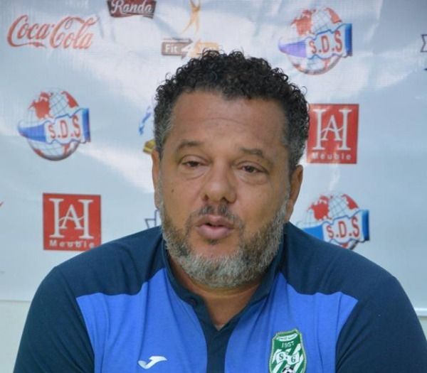 ماهر الكنزاري خلال المؤتمر الصحفي