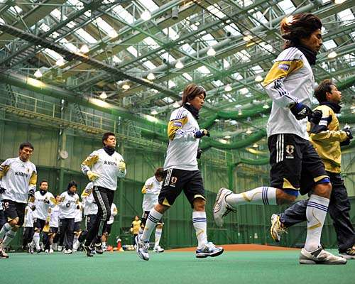 تدريبات المنتخب الياباني الأخيرة داخل الصالة الرياضية