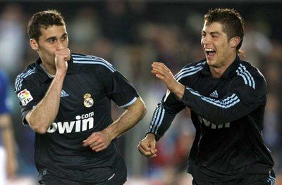 الفارو اربيلوا و كريستيانو رونالدو يحتفلون بعد تسجيل الهدف الاول