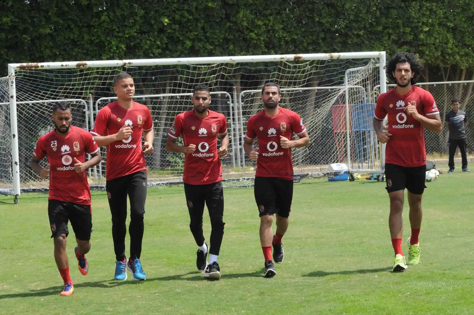 لاعبو الأهلي