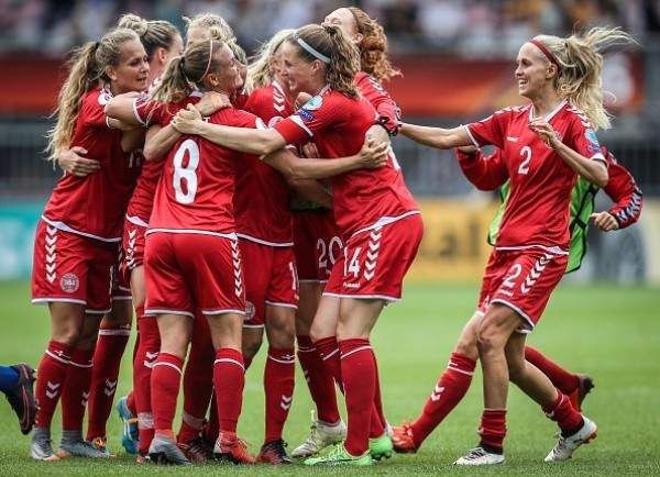 لاعبات منتخب الدنمارك 