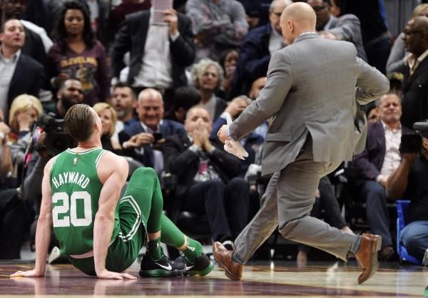 2017-10-18t040302z_1915618330_rc13d2def930_rtrmadp_3_basketball-nba-cle-bos_reuters