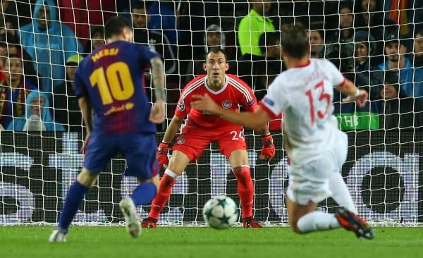 من مباراة برشلونة وأوليمبياكوس