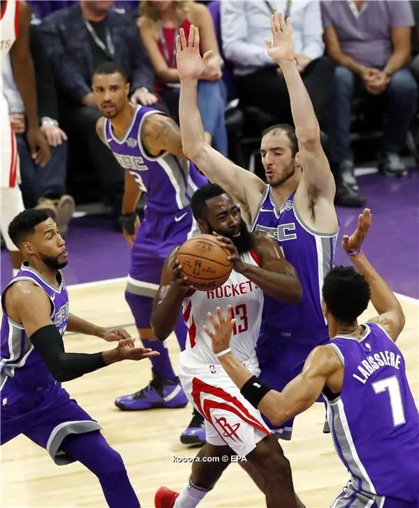 ?i=epa%2fbasketball%2f2017-10%2f2017-10-19-06274864_epa