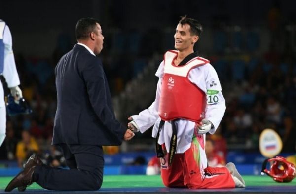 أحمد أبو غوش ومدربه العساف