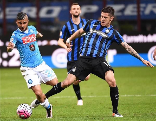 جانب من مباراة سابقة بين إنتر ميلان ونابولي