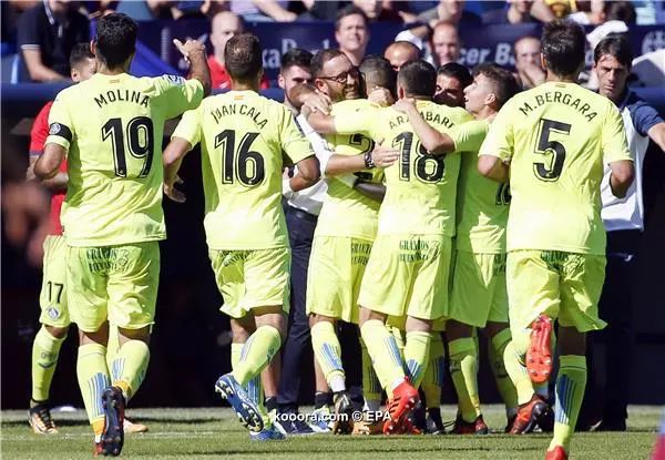 ?i=epa%2fsoccer%2f2017-10%2f2017-10-21%2f2017-10-21-06280164_epa