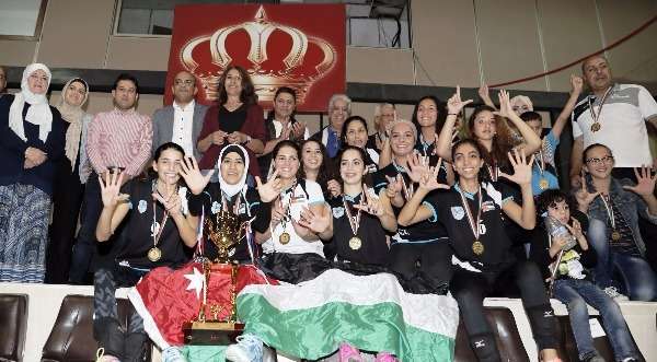 الأولمبي يتوج بكأس البطولة