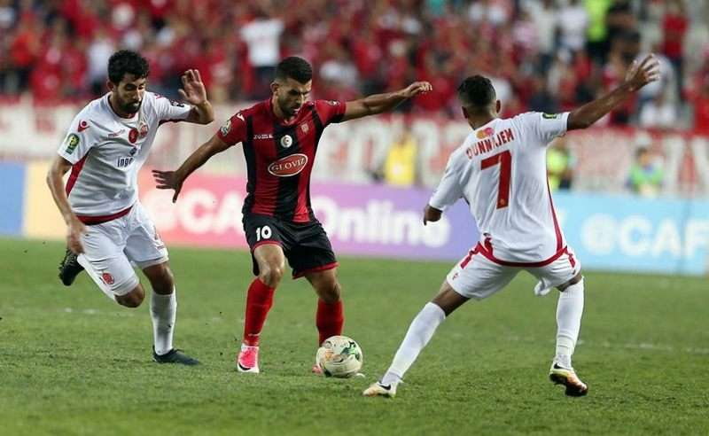 لقطة من مباراة سابقة بين الفريقين